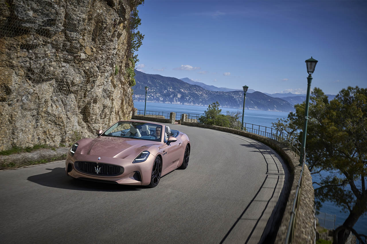 1713997734 99 Maserati presente le cabriolet quatre portes GranCabrio Folgore entierement electrique - plare.