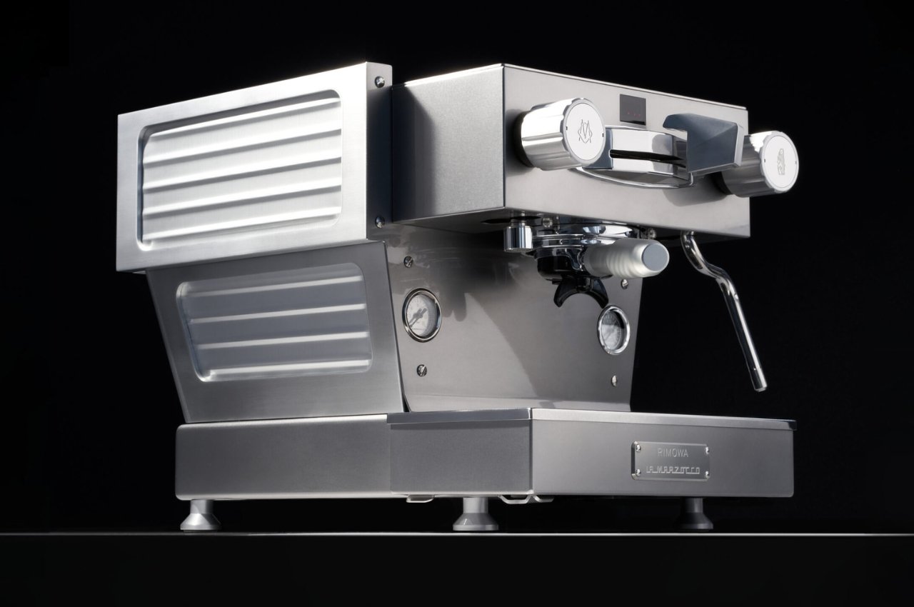 1713998513 226 Rimowa et La Marzocco sassocient pour creer la machine a - plare.