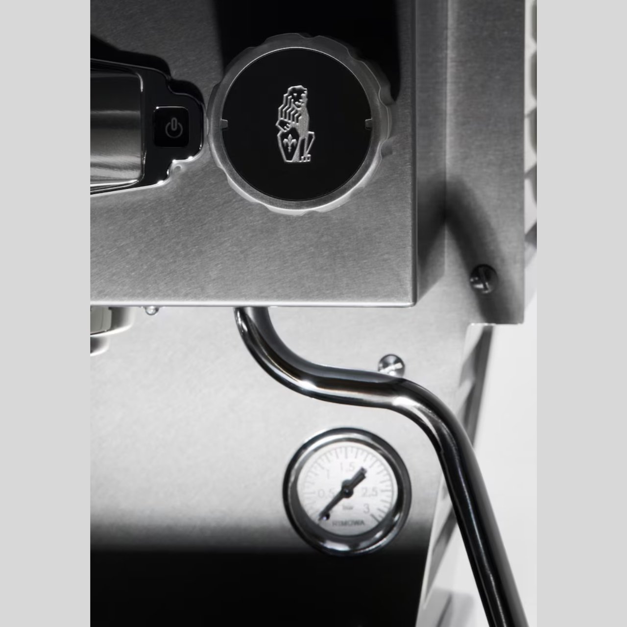 1713998513 585 Rimowa et La Marzocco sassocient pour creer la machine a - plare.