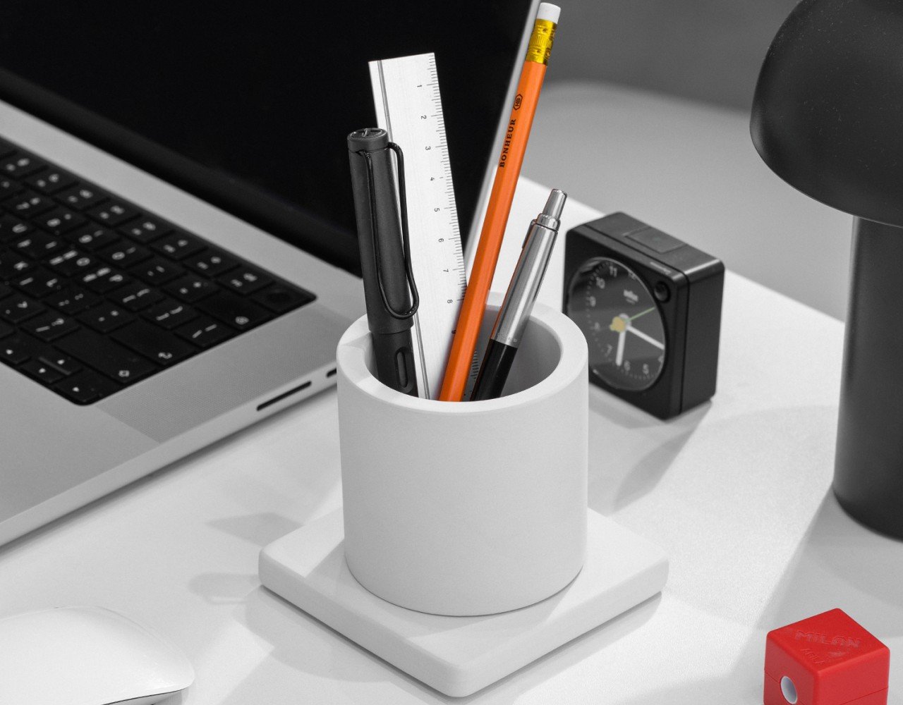 1714002822 560 La collection de plateaux de bureau durables et minimalistes vous - plare.