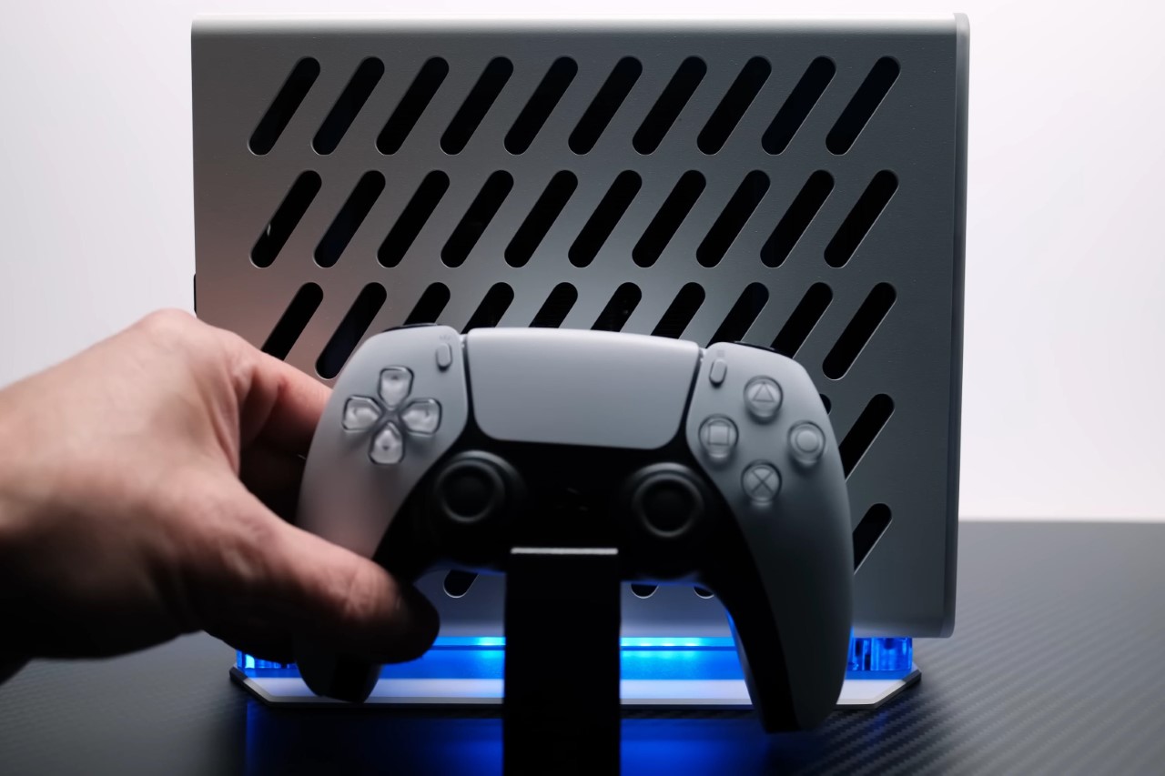 1714077950 315 La PlayStation 5 Mini creee par des fans est 70 - plare.