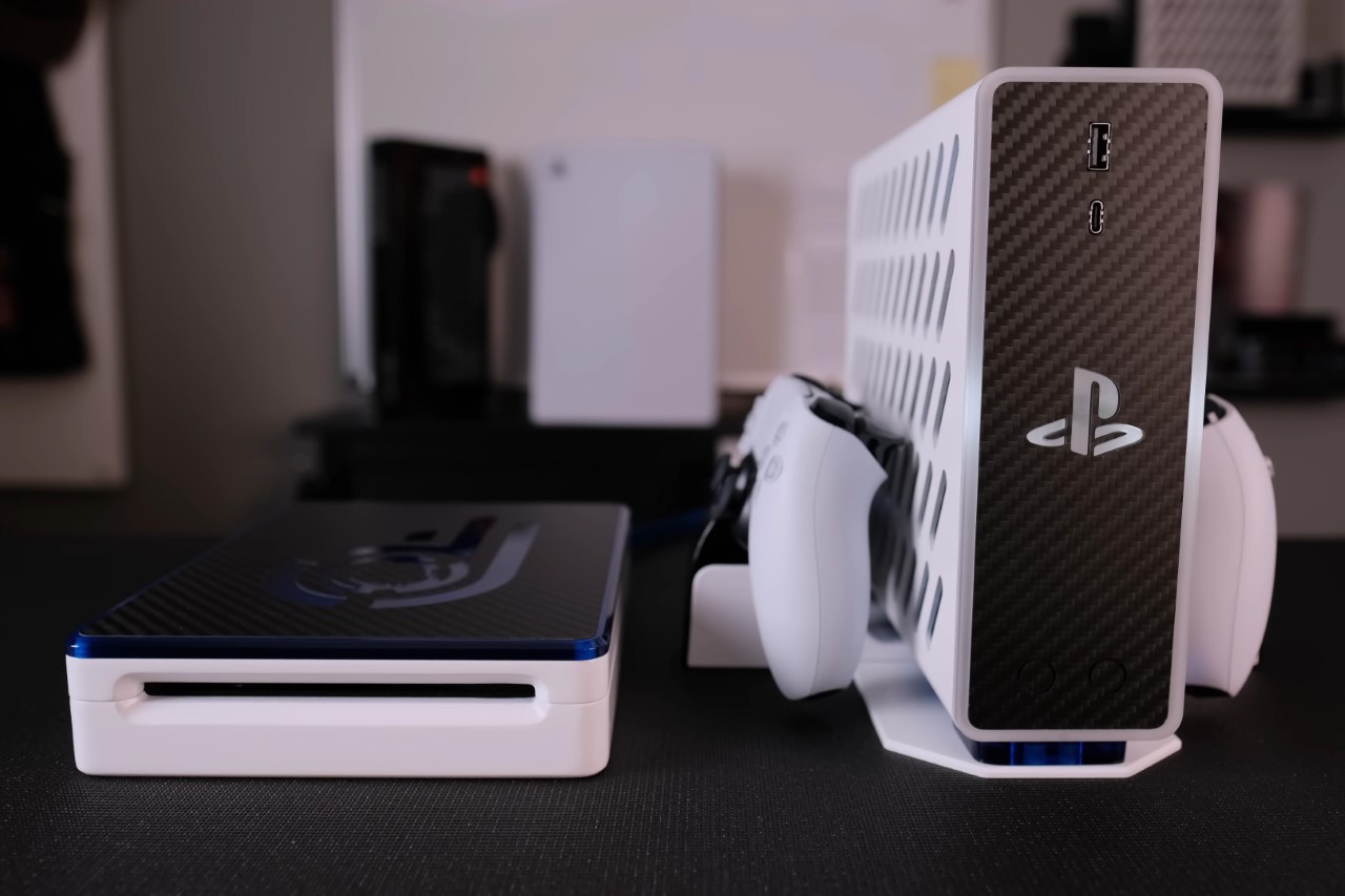 1714077952 754 La PlayStation 5 Mini creee par des fans est 70 - plare.