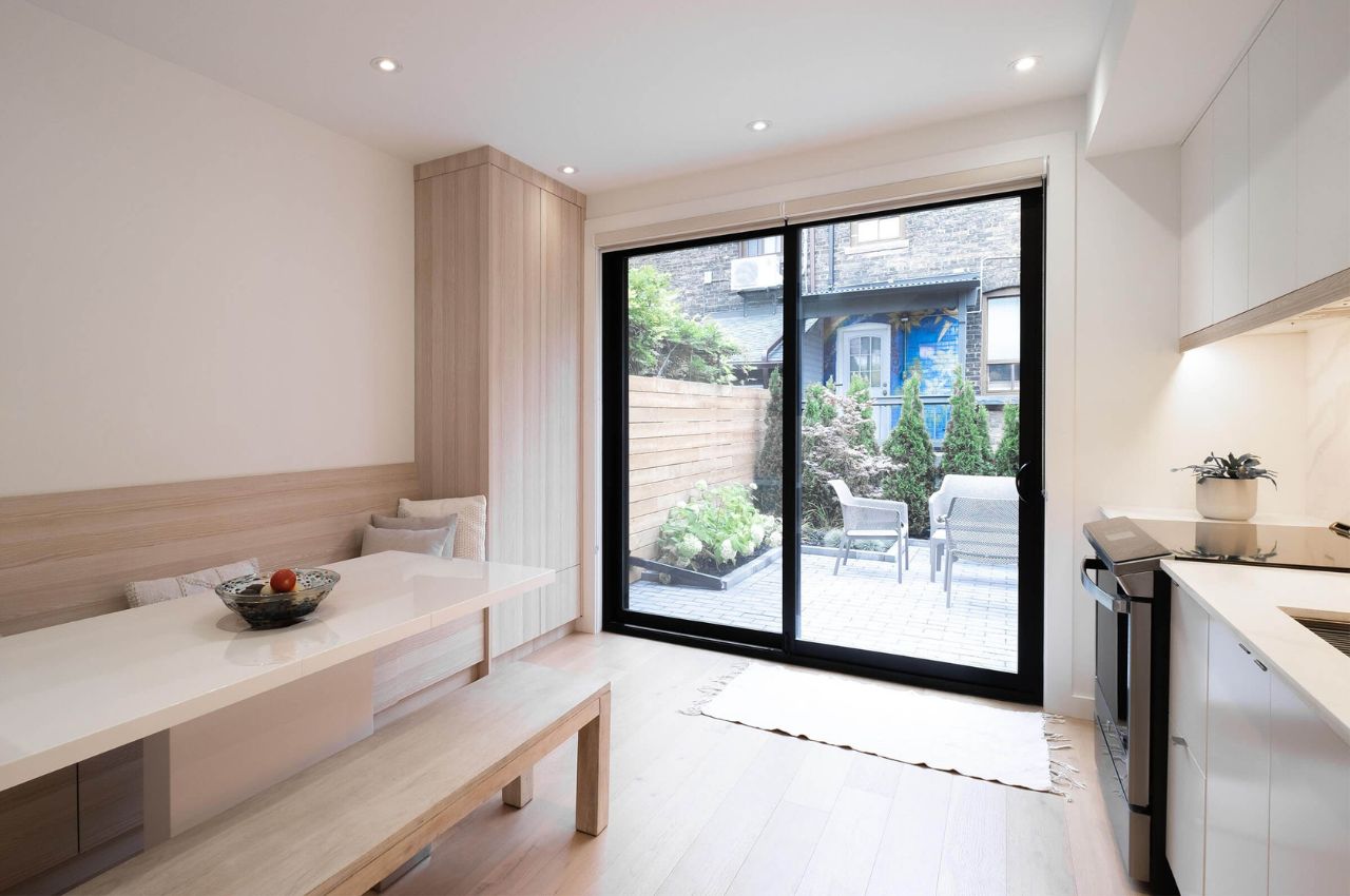 1714088074 149 Cette minuscule maison situee sur un terrain de 5 metres - plare.
