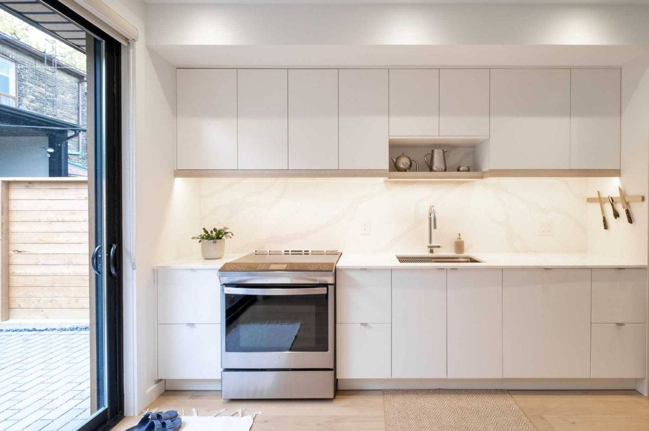 1714088075 550 Cette minuscule maison situee sur un terrain de 5 metres - plare.
