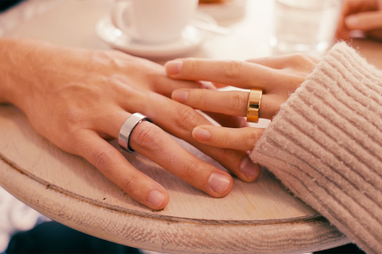 1714269045 86 Cette elegante bague de suivi de la sante a 99 - plare.