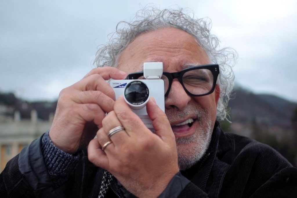 Yashica – ; I’m Back : Le plus petit appareil photo sans miroir 4K du monde est aussi petit qu’une GoPro et possède des objectifs interchangeables.