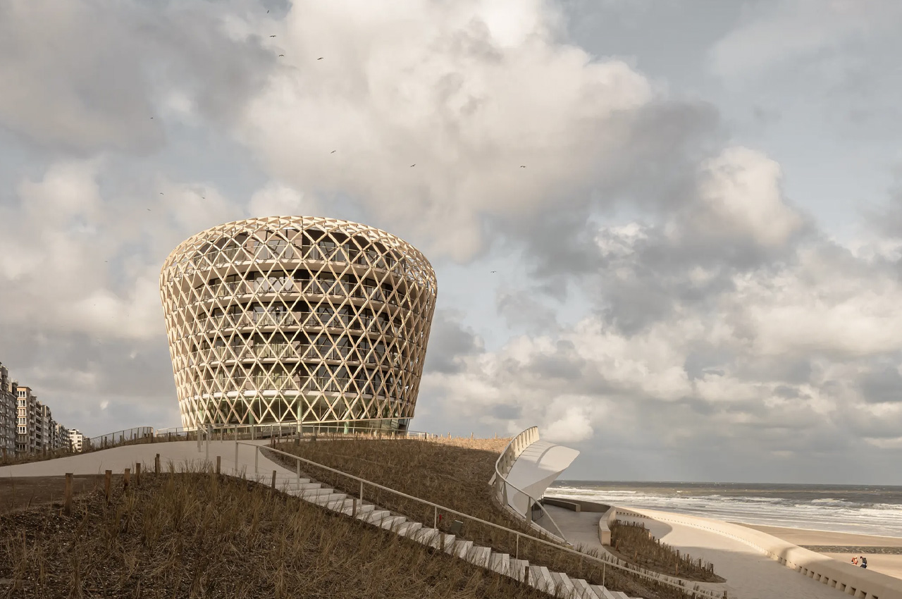 Une enorme tour resistante aux intemperies situee sur une dune - plare.