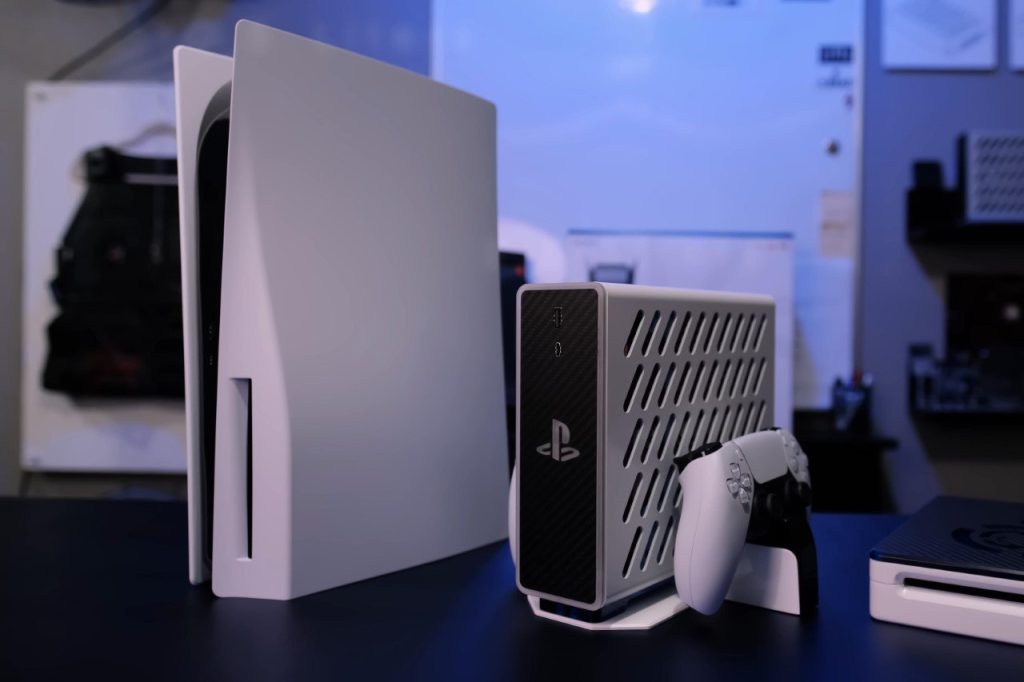 La PlayStation 5 « Mini », créée par des fans, est 70 % plus petite que la PS5 originale de Sony et se glisse dans un sac à dos.