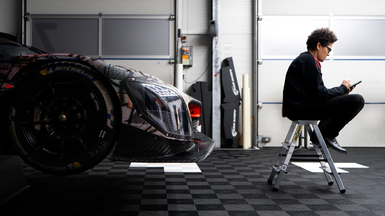 1716314694 109 Lart de la vitesse la BMW M Hybrid V8 - plare.