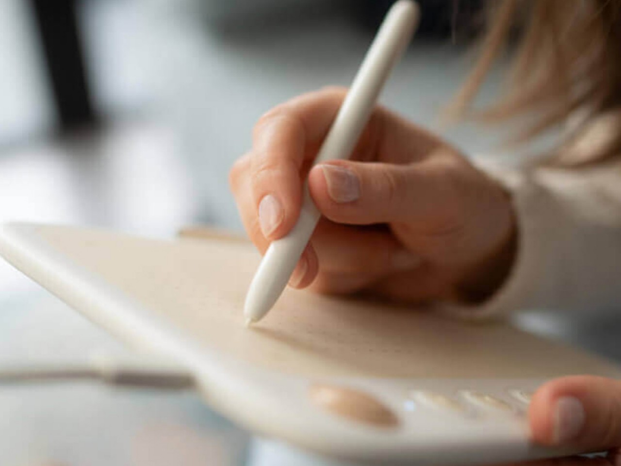 1716989087 558 La tablette de dessin mobile a lair dun jouet mais - plare.