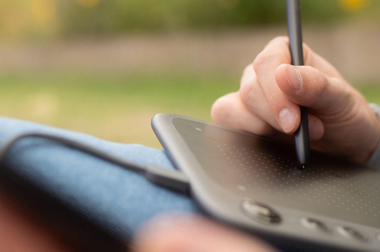 1716989088 255 La tablette de dessin mobile a lair dun jouet mais - plare.