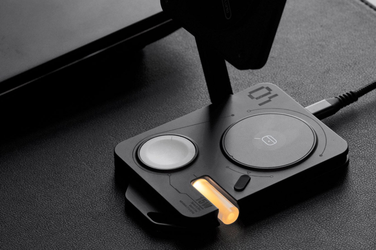 1717082735 820 Lappareil Cyberpunk est en fait un chargeur 4 en 1 fonctionnel pour - plare.