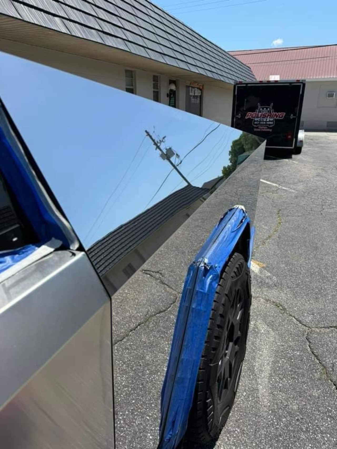 1717188994 13 Pourquoi ce cybercamion Tesla chrome presente t il un risque important pour - plare.