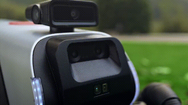 La derniere tondeuse robotisee dAirseekers dotee dune intelligence artificielle tond - plare.