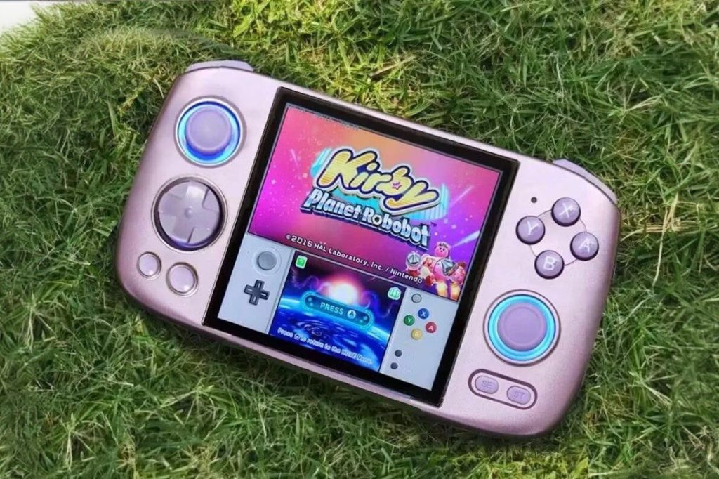 Anbernic RG Cube est une jolie console portable rétro avec un écran carré inspiré de la Game Boy.