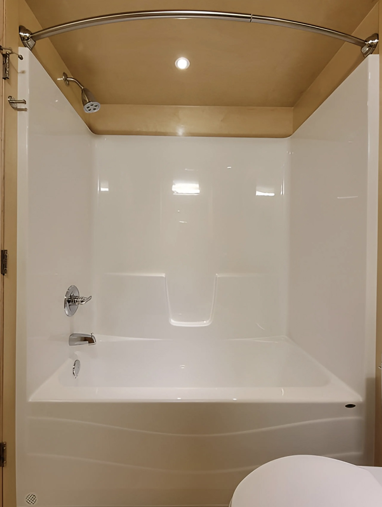 1717198477 560 Une tiny house dinspiration japonaise redefinit lespace et la luminosite - plare.