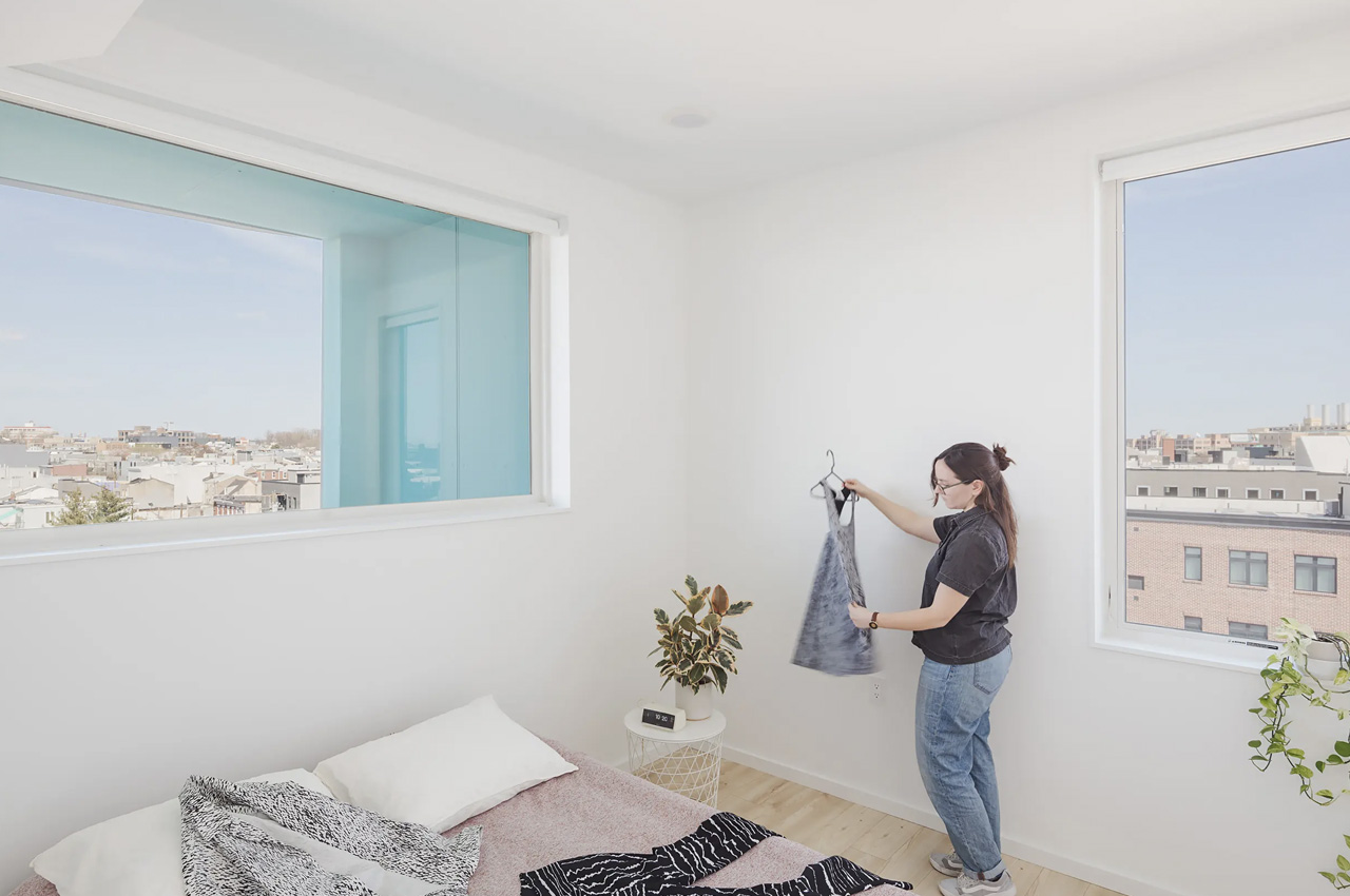 1717285064 871 Cet appartement etroit a ete astucieusement insere dans une coursive - plare.