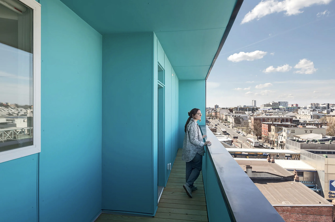 1717285067 220 Cet appartement etroit a ete astucieusement insere dans une coursive - plare.