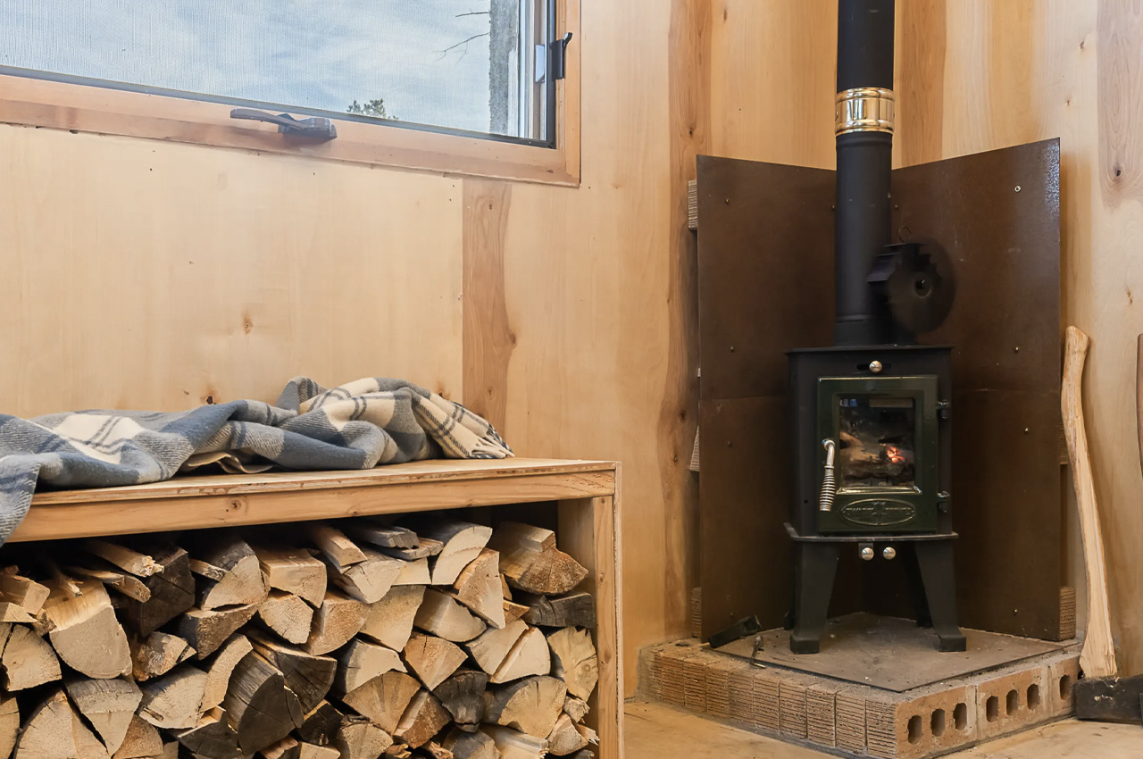 1717544378 299 Cette cabane ecologique isolee dans la foret est un - plare.