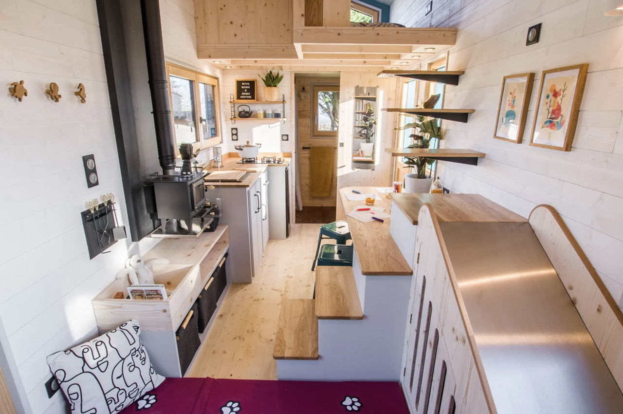 1717716642 908 La petite maison du bonheur de Baluchon sert egalement de - plare.