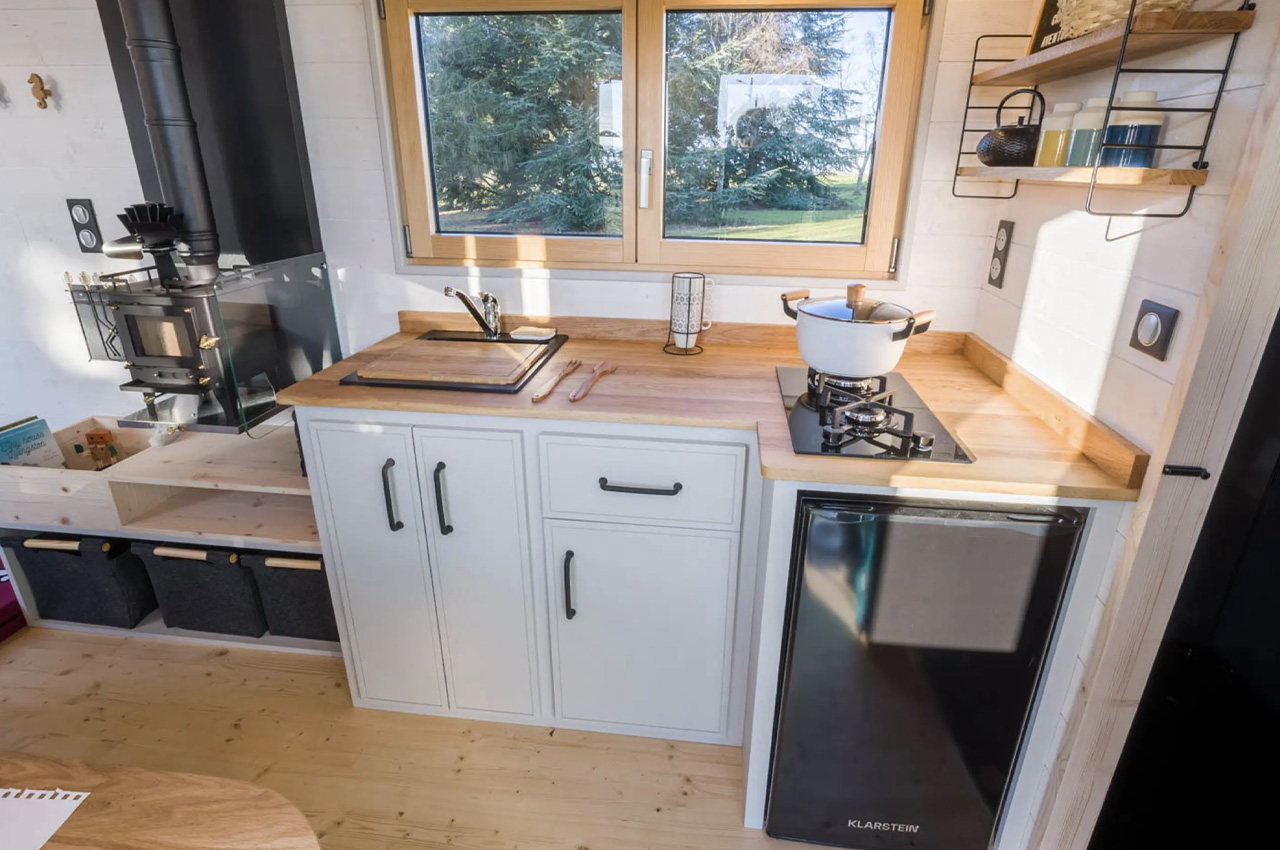1717716646 667 La petite maison du bonheur de Baluchon sert egalement de - plare.
