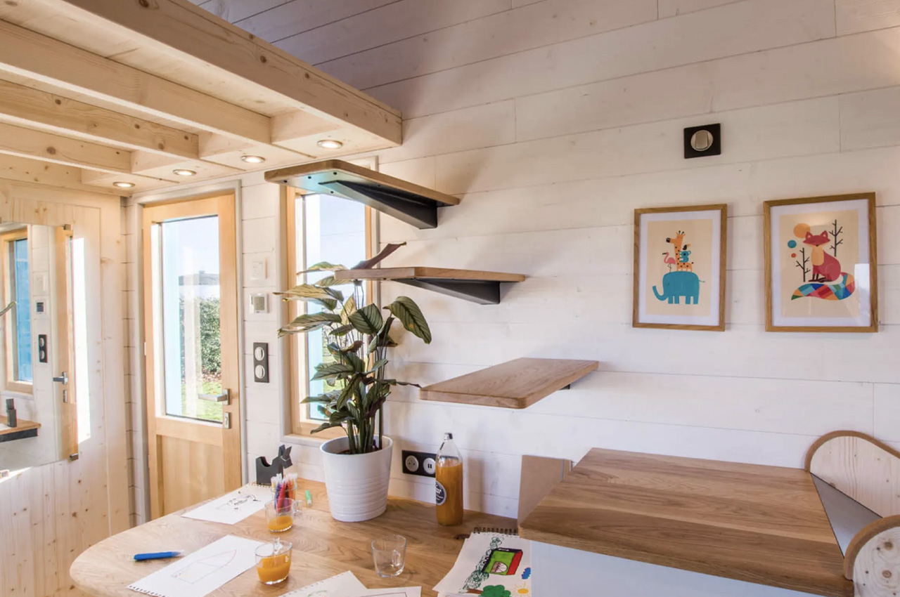 1717716647 575 La petite maison du bonheur de Baluchon sert egalement de - plare.
