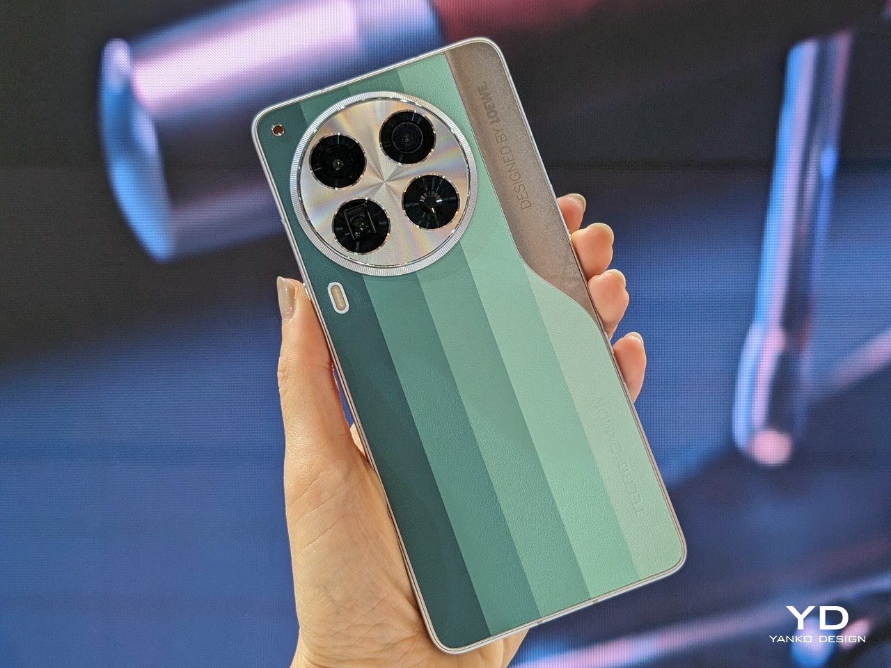1717754977 547 Le TECNO CAMON 30 Series LOEWE Edition a un dos - plare.