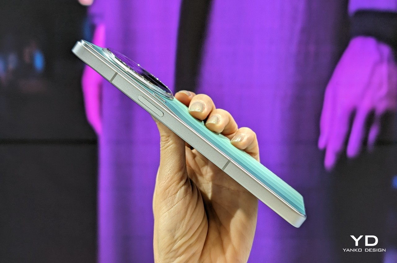 1717754980 25 Le TECNO CAMON 30 Series LOEWE Edition a un dos - plare.