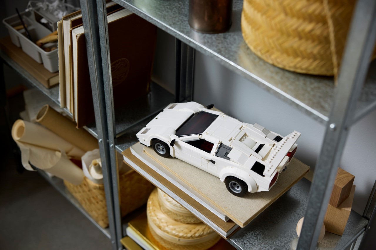 1717793531 695 LEGO devoile une replique de 1506 pieces de la Lamborghini - plare.