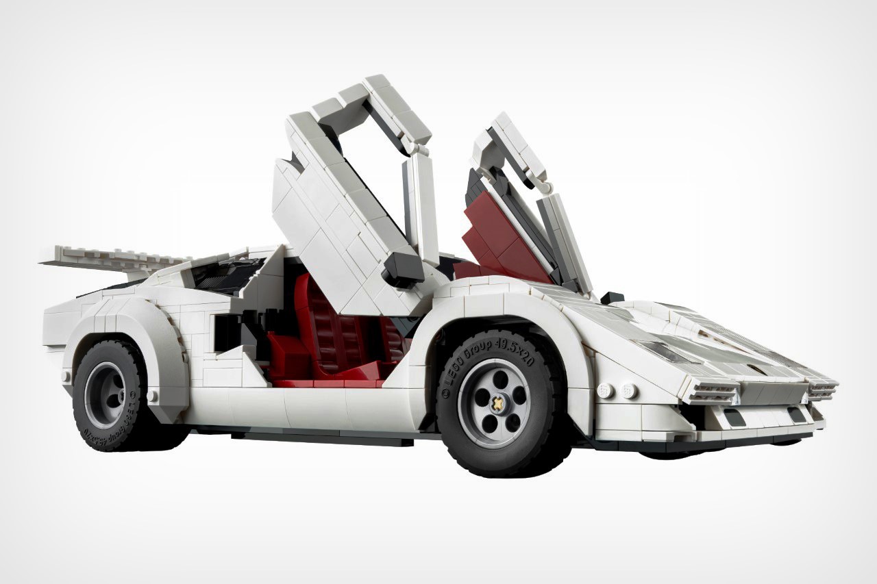 1717793532 109 LEGO devoile une replique de 1506 pieces de la Lamborghini - plare.