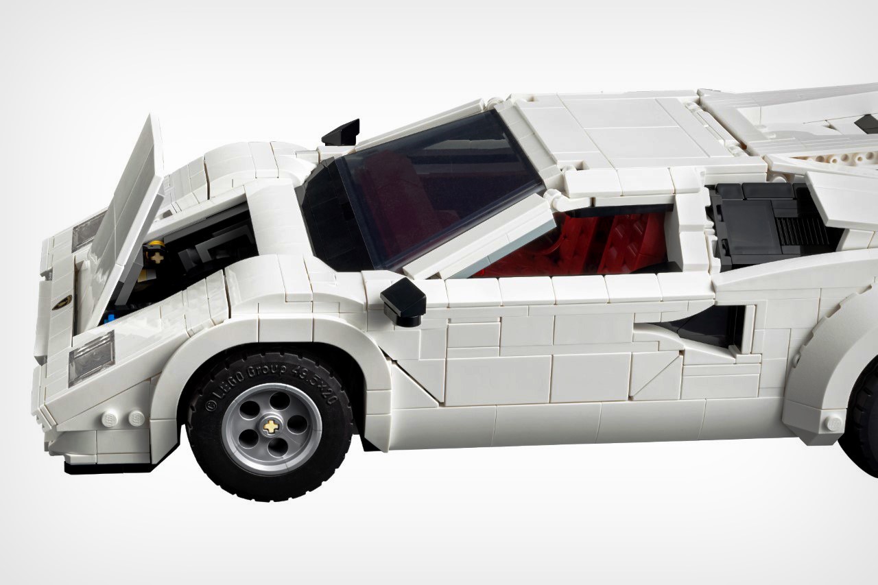 1717793534 273 LEGO devoile une replique de 1506 pieces de la Lamborghini - plare.