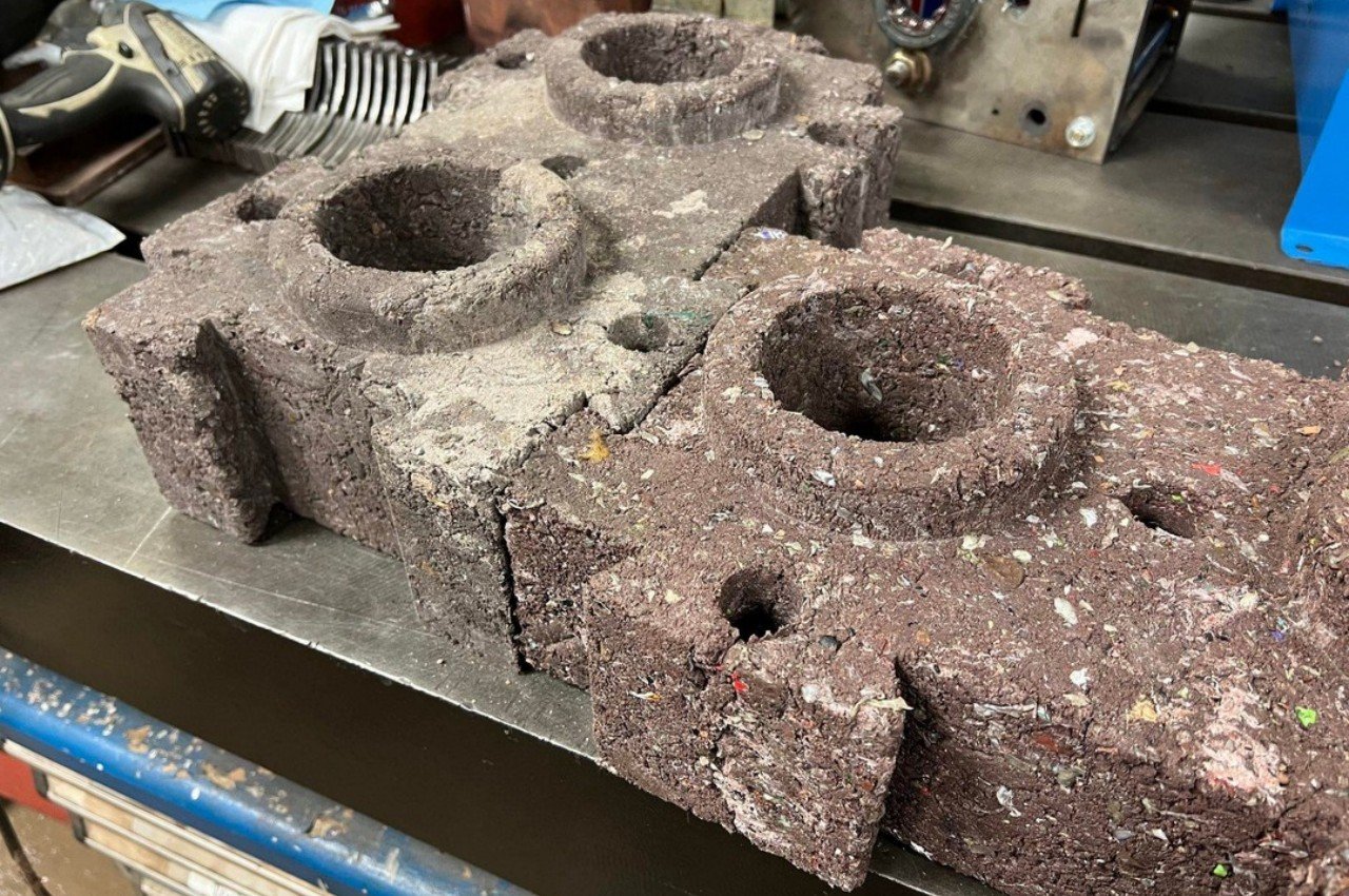 1718045636 840 Blocs de beton LEGO fabriques a partir de dechets faciles - plare.