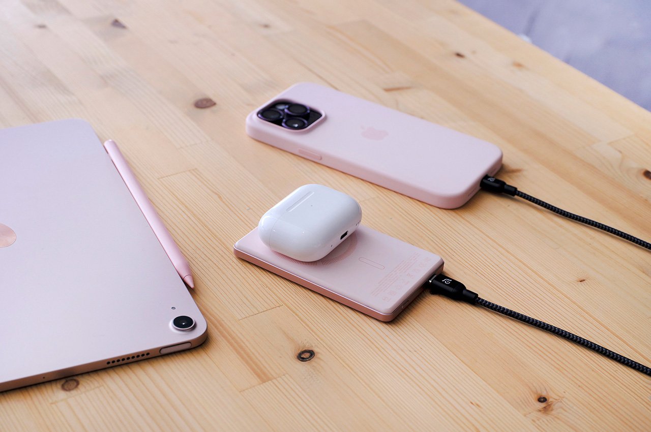 1718244193 652 Elements ADAM Ultra Slim MagSafe Power Bank pour iPhone 5000mAh - plare.
