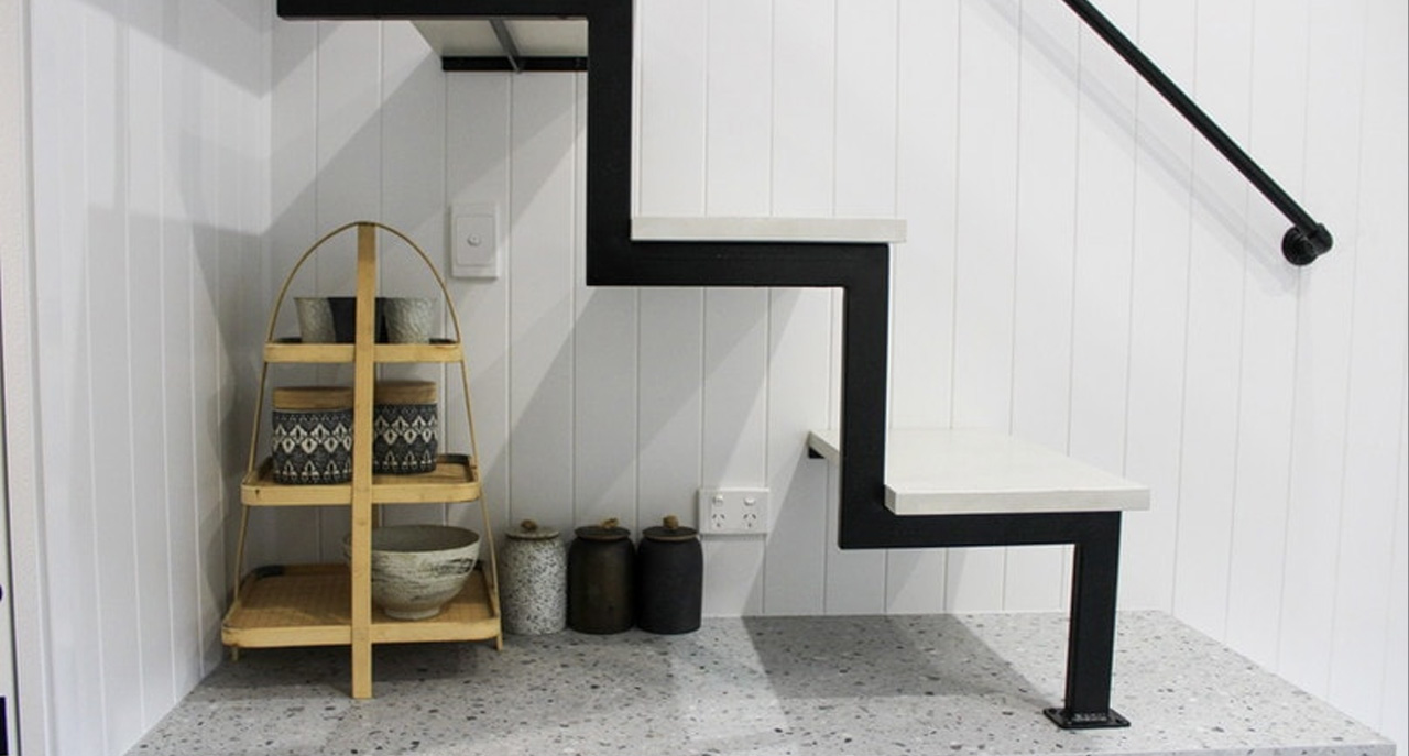 1719099152 238 Voici lOutlander une petite maison noire industrielle et masculine - plare.