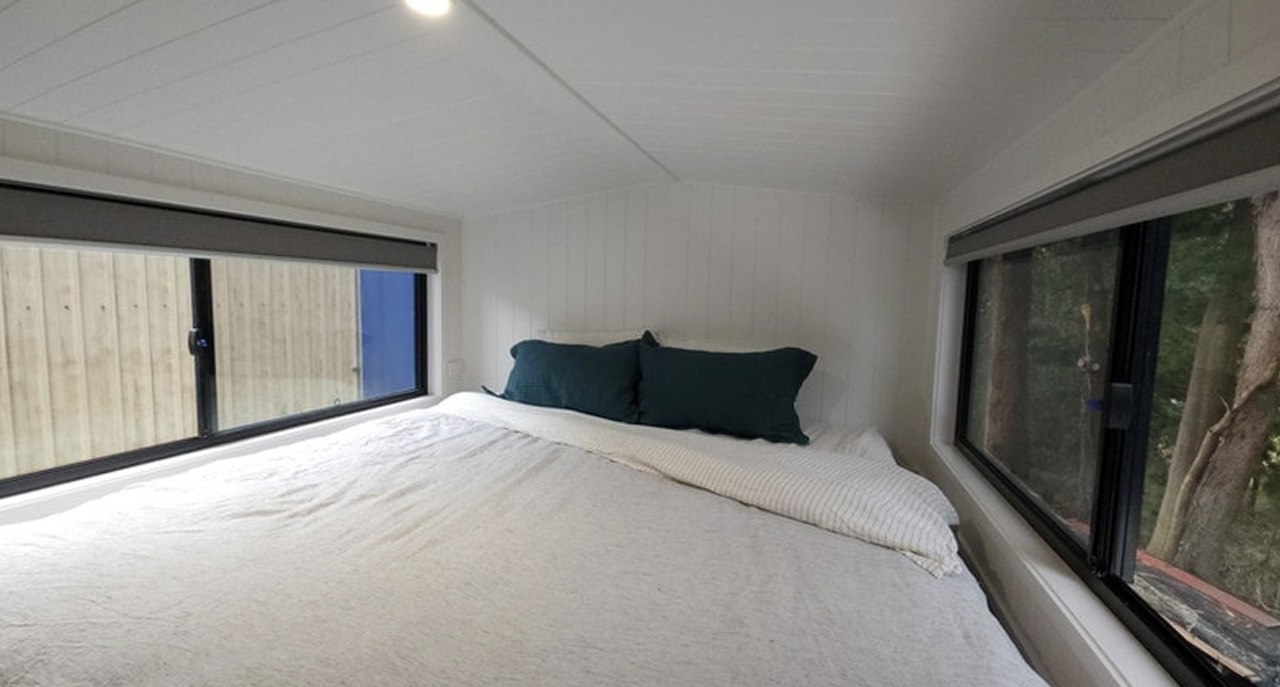 1719099154 525 Voici lOutlander une petite maison noire industrielle et masculine - plare.