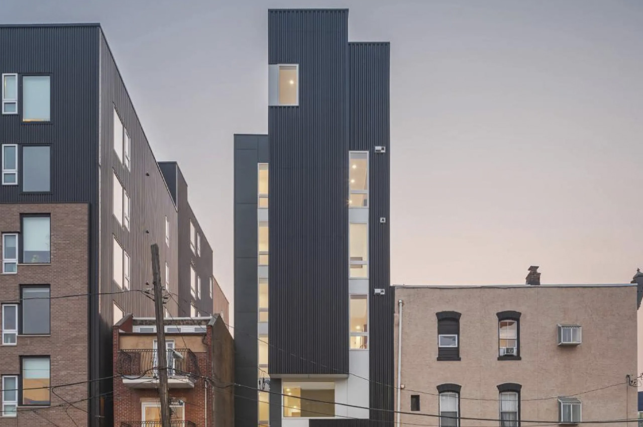 Cet appartement etroit a ete astucieusement insere dans une coursive - plare.