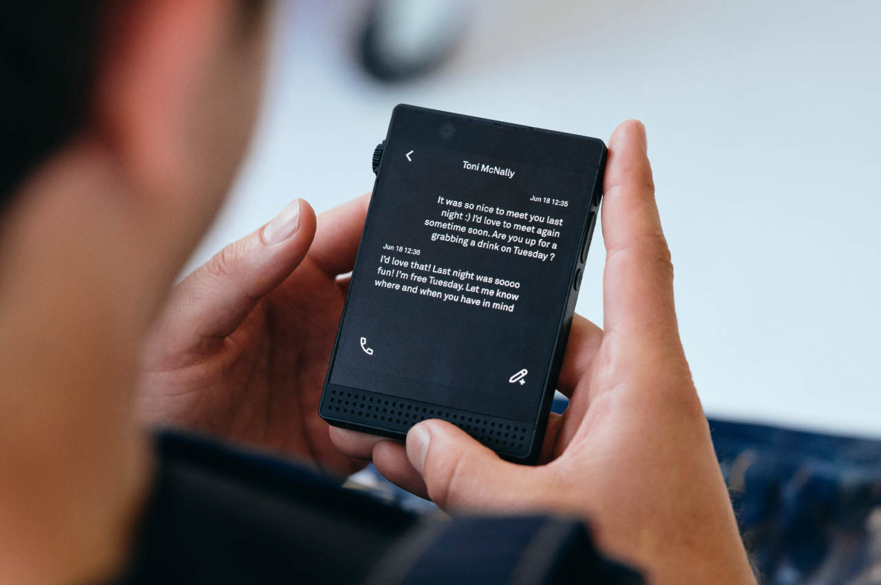 Le Light Phone 3 est un compagnon de desintoxication numerique - plare.