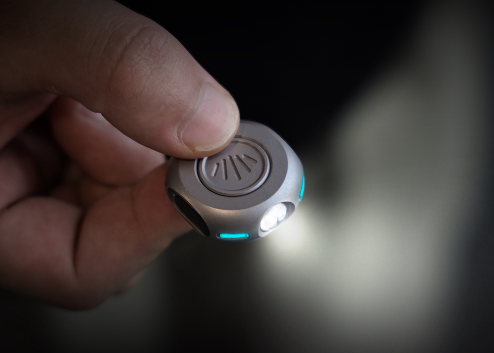 Petite mais puissante la torche EDC ultime avec une - plare.