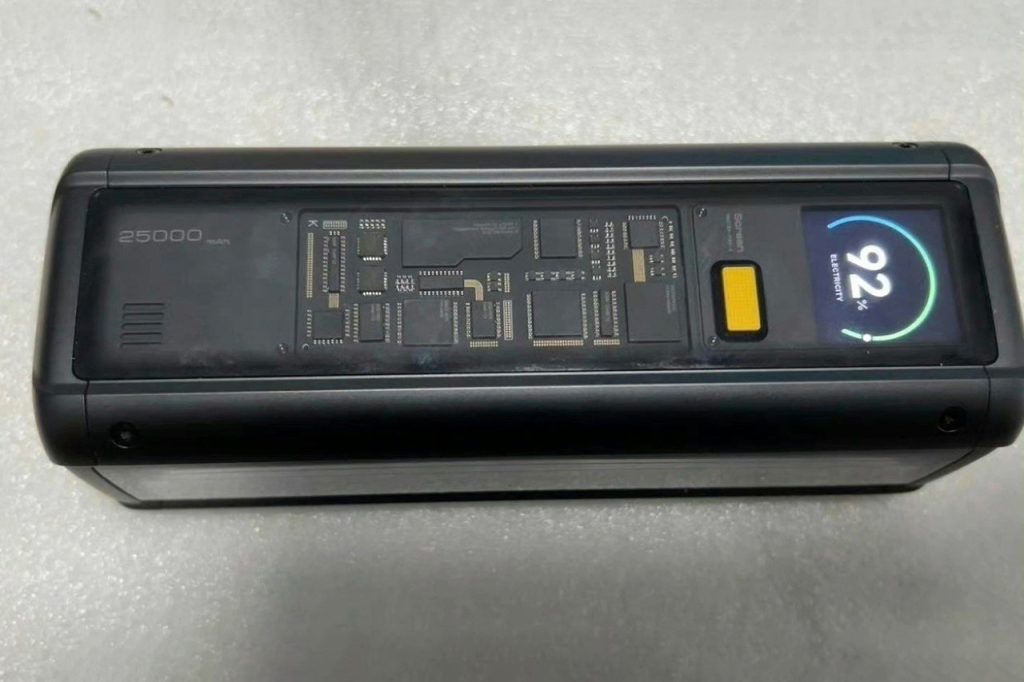 Xiaomi adopte l’esthétique cyberpunk transparente de Shargeek avec une nouvelle batterie de 25 000 mAh