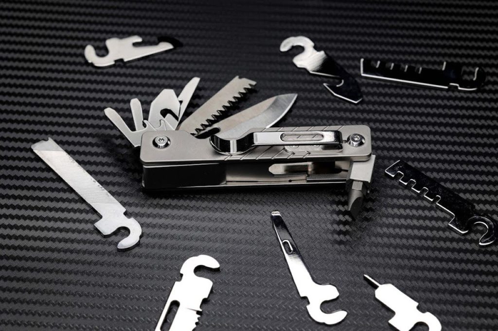 Le couteau suisse modulaire DIY vous permet de choisir exactement les outils que vous voulez dans votre outil multifonction EDC.