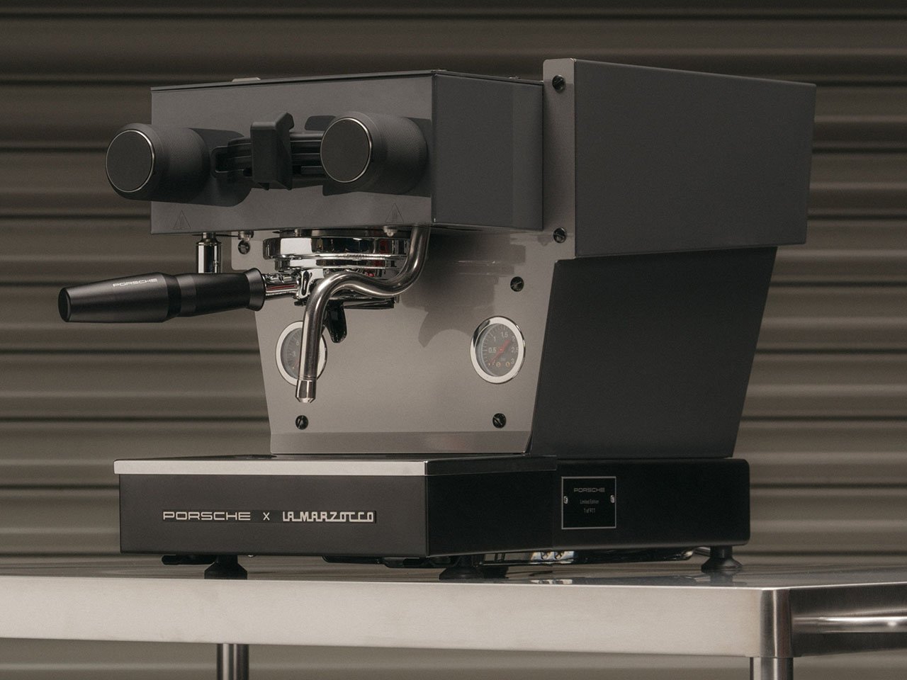 1729995037 129 La machine a espresso La Marzocco Linea Micra edition Porsche - plare.