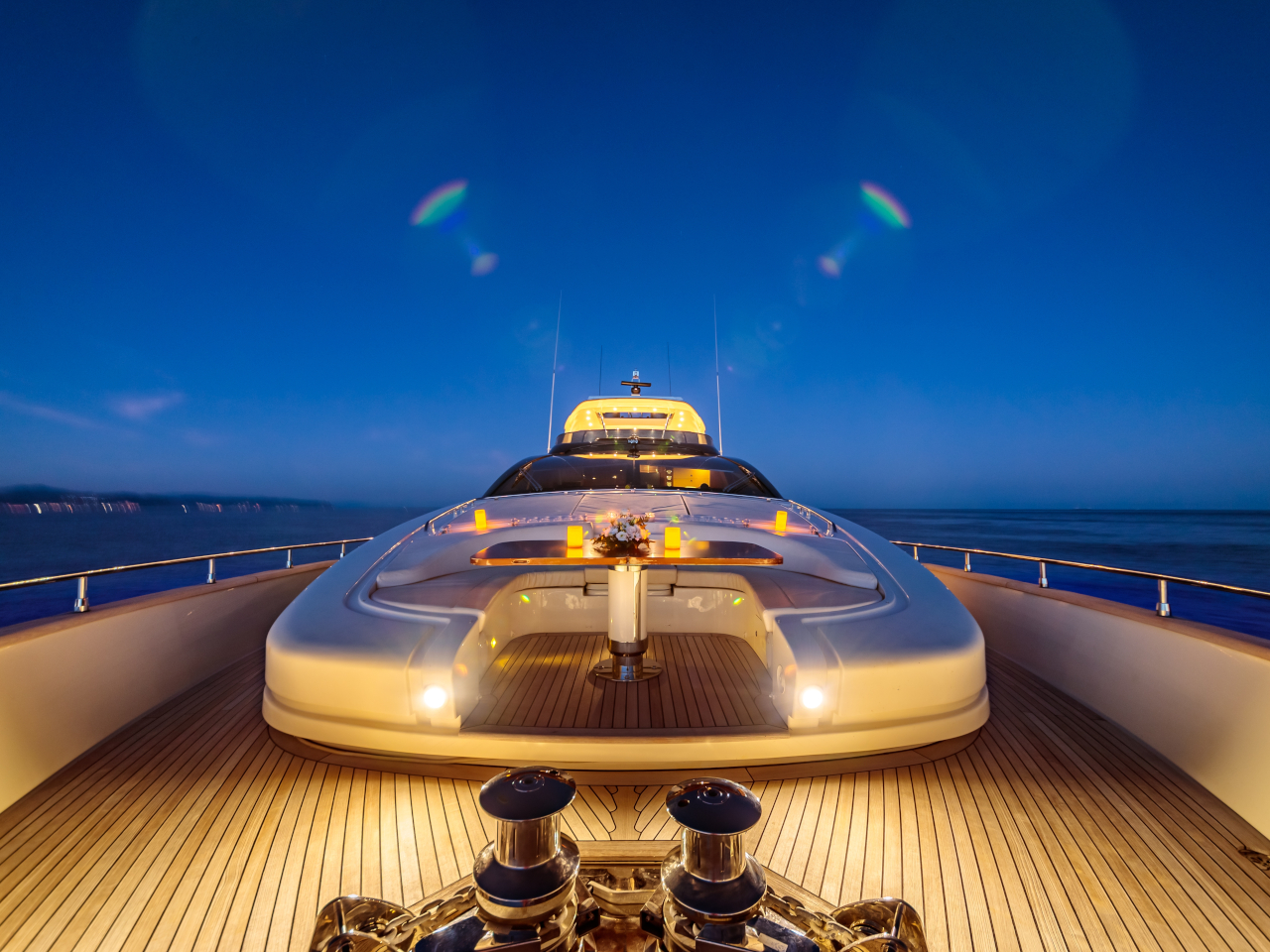 1729997159 699 Naviguer avec style concevoir des interieurs de yacht elegants - plare.