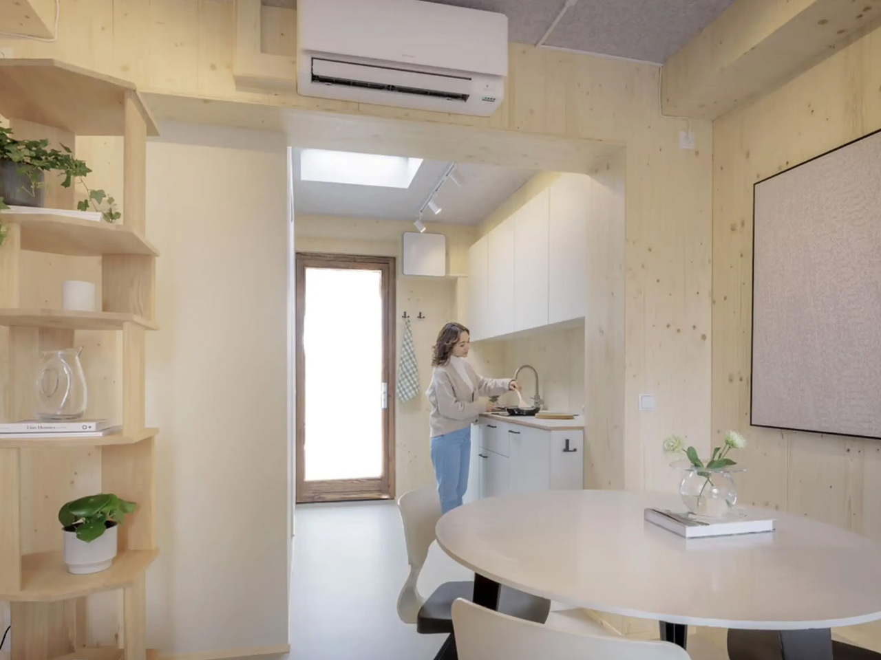 1730129194 213 Une eolienne transformee en une petite maison durable du futur - plare.