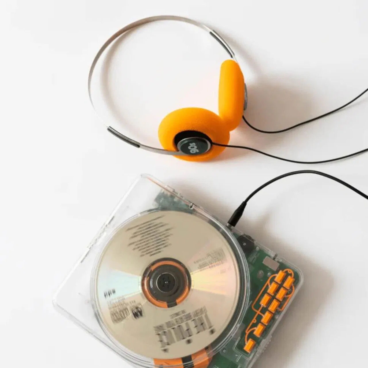 1730283432 435 Kickback propose des lecteurs CD des cassettes et des enceintes - plare.