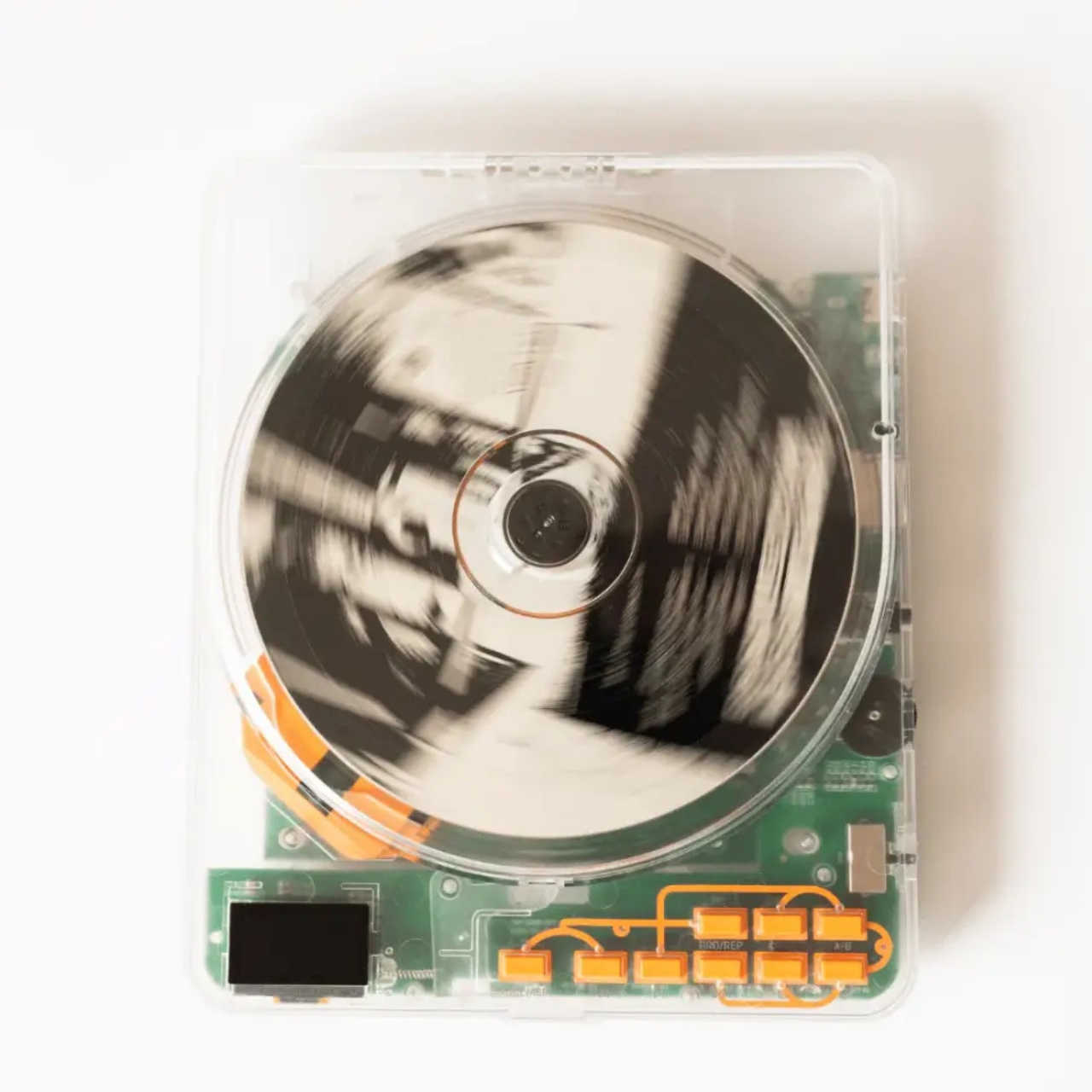 1730283433 187 Kickback propose des lecteurs CD des cassettes et des enceintes - plare.