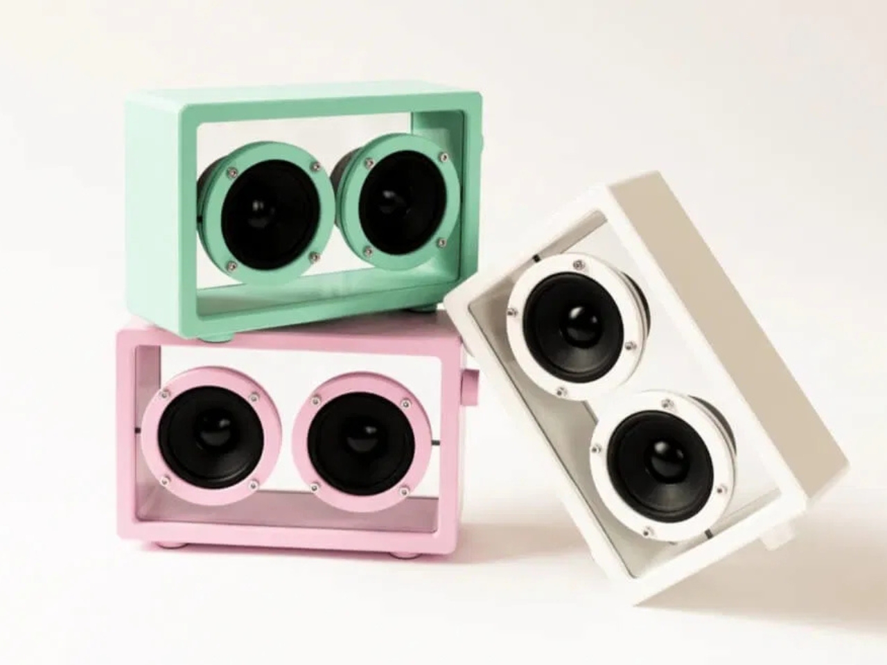 1730283436 859 Kickback propose des lecteurs CD des cassettes et des enceintes - plare.