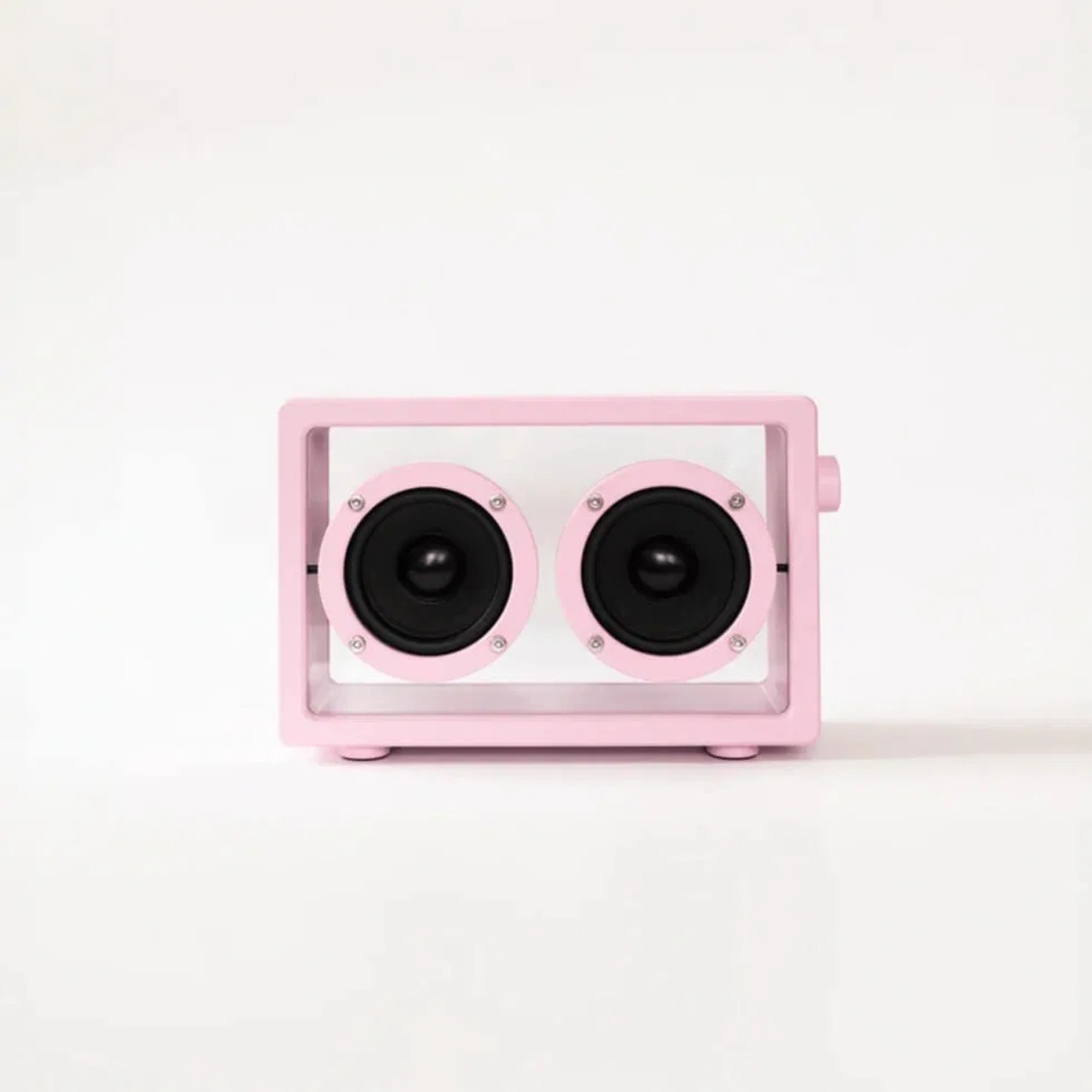 1730283437 283 Kickback propose des lecteurs CD des cassettes et des enceintes - plare.