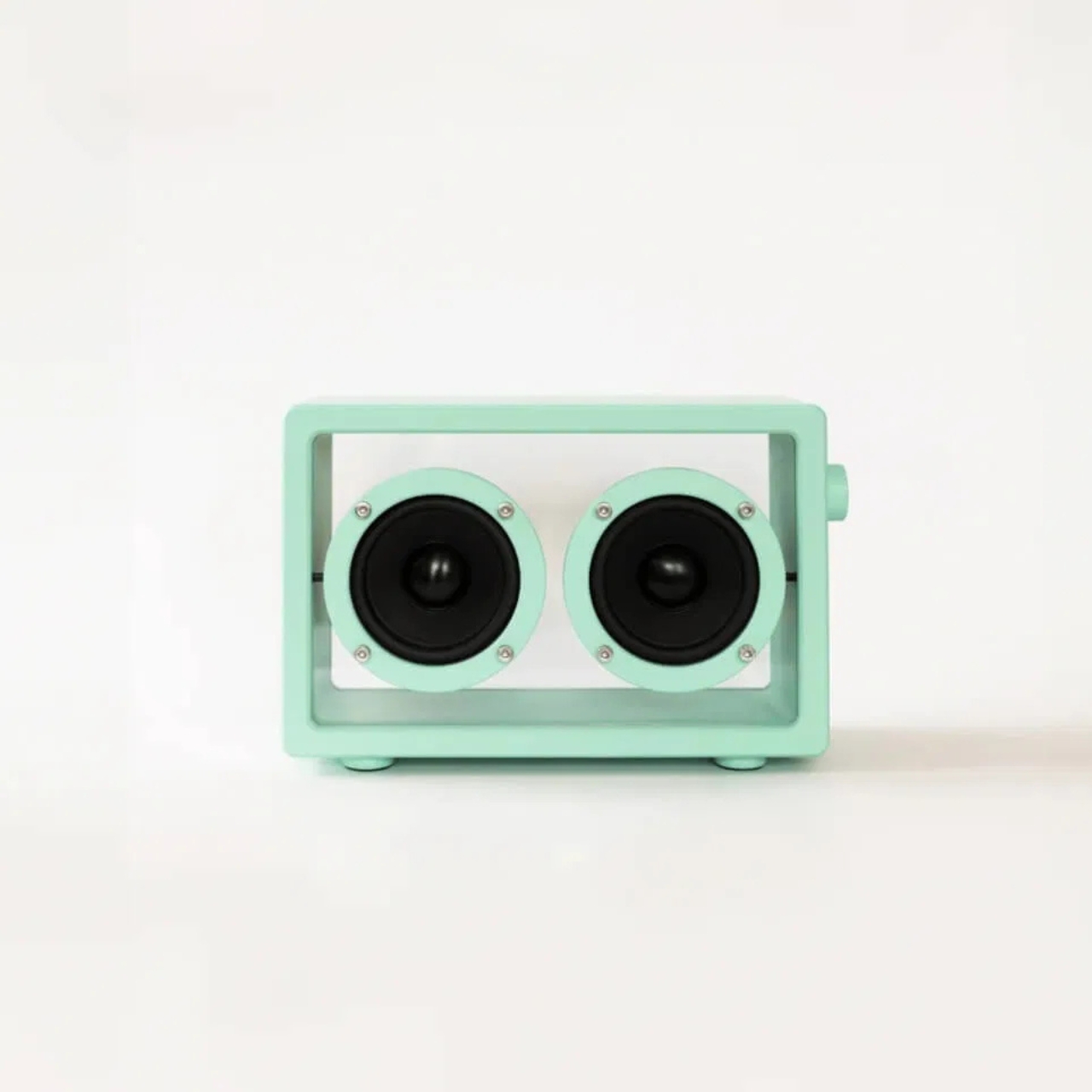 1730283438 981 Kickback propose des lecteurs CD des cassettes et des enceintes - plare.