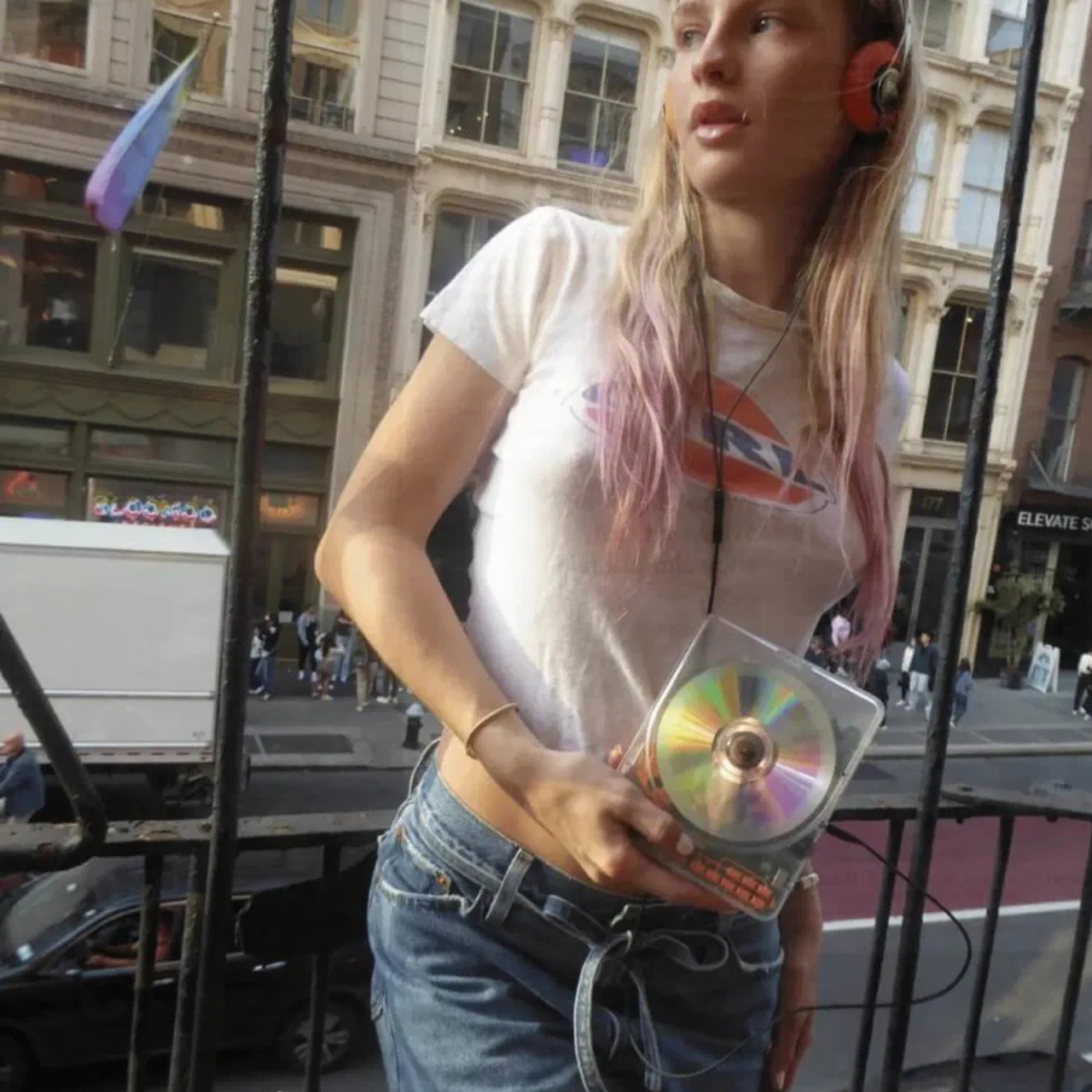 1730283440 16 Kickback propose des lecteurs CD des cassettes et des enceintes - plare.
