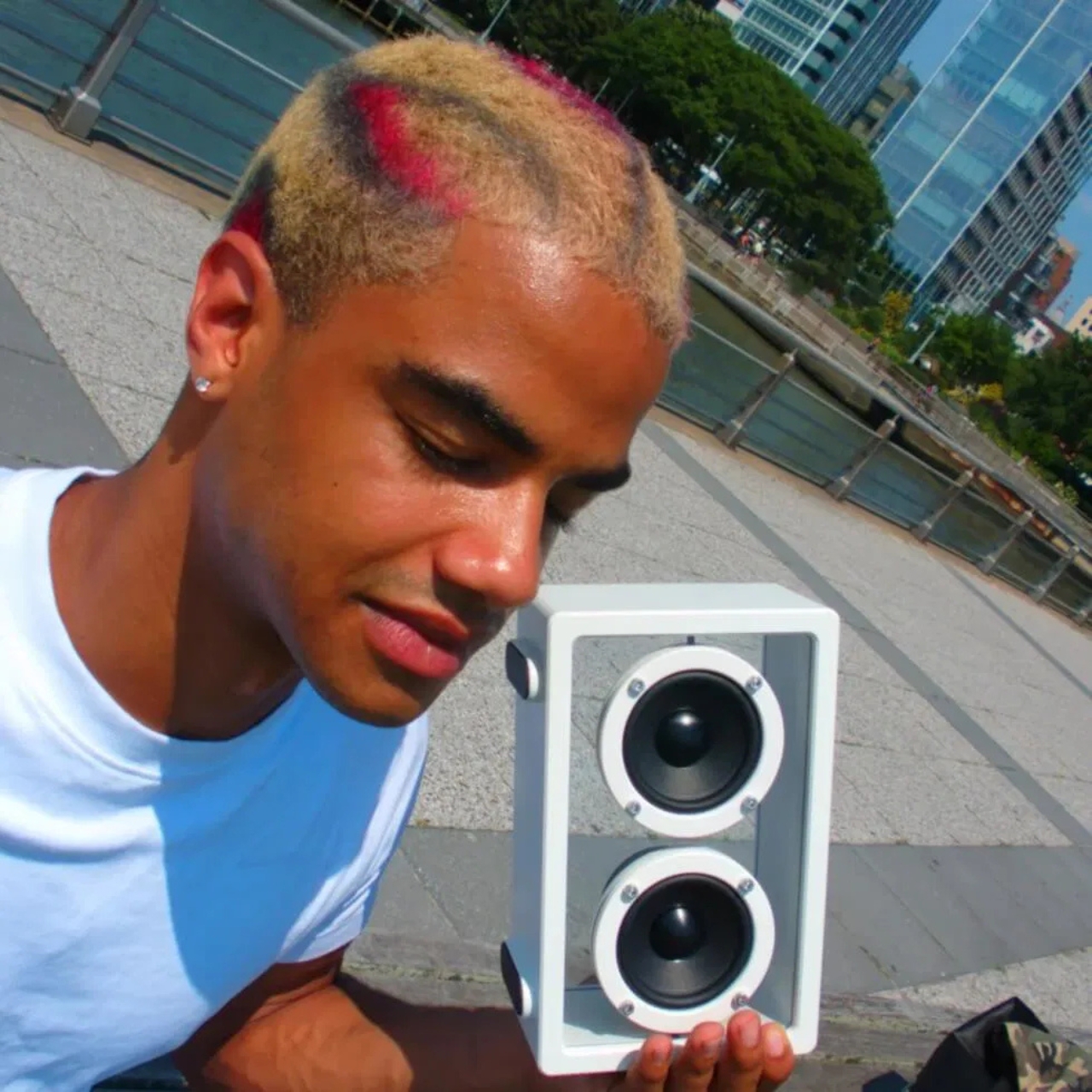 1730283442 189 Kickback propose des lecteurs CD des cassettes et des enceintes - plare.